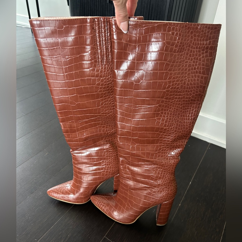 PrettyLittleThing Croc-Embossed Tall Pointed Toe Boots in Brown